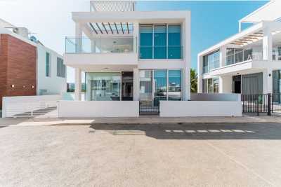 Villa For Sale in