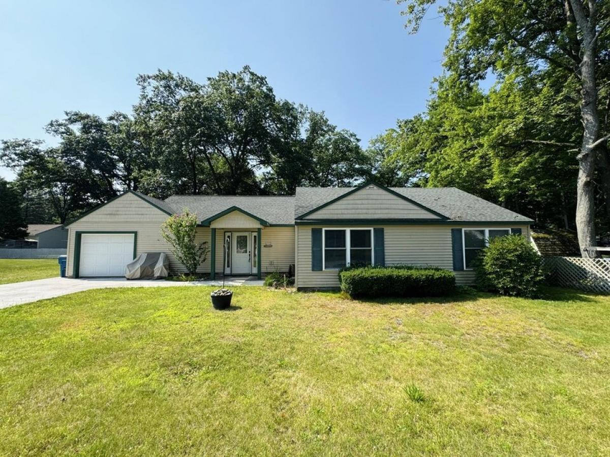 Picture of Home For Sale in Houghton Lake, Michigan, United States