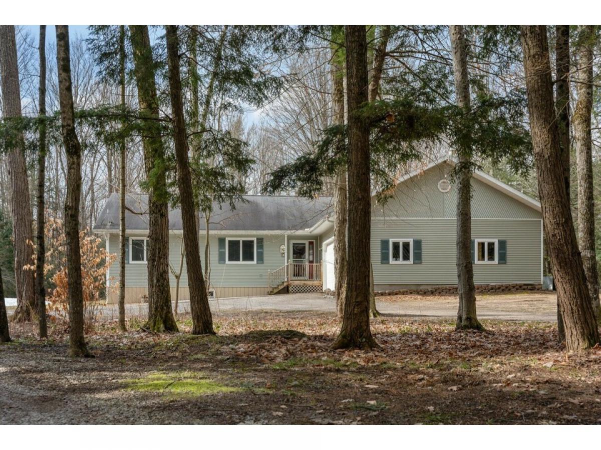 Picture of Home For Sale in Gaylord, Michigan, United States