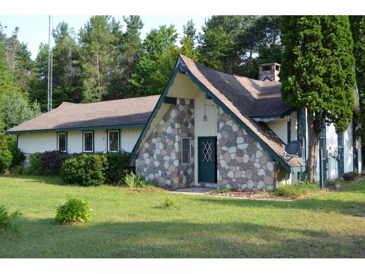 Picture of Home For Sale in Gaylord, Michigan, United States