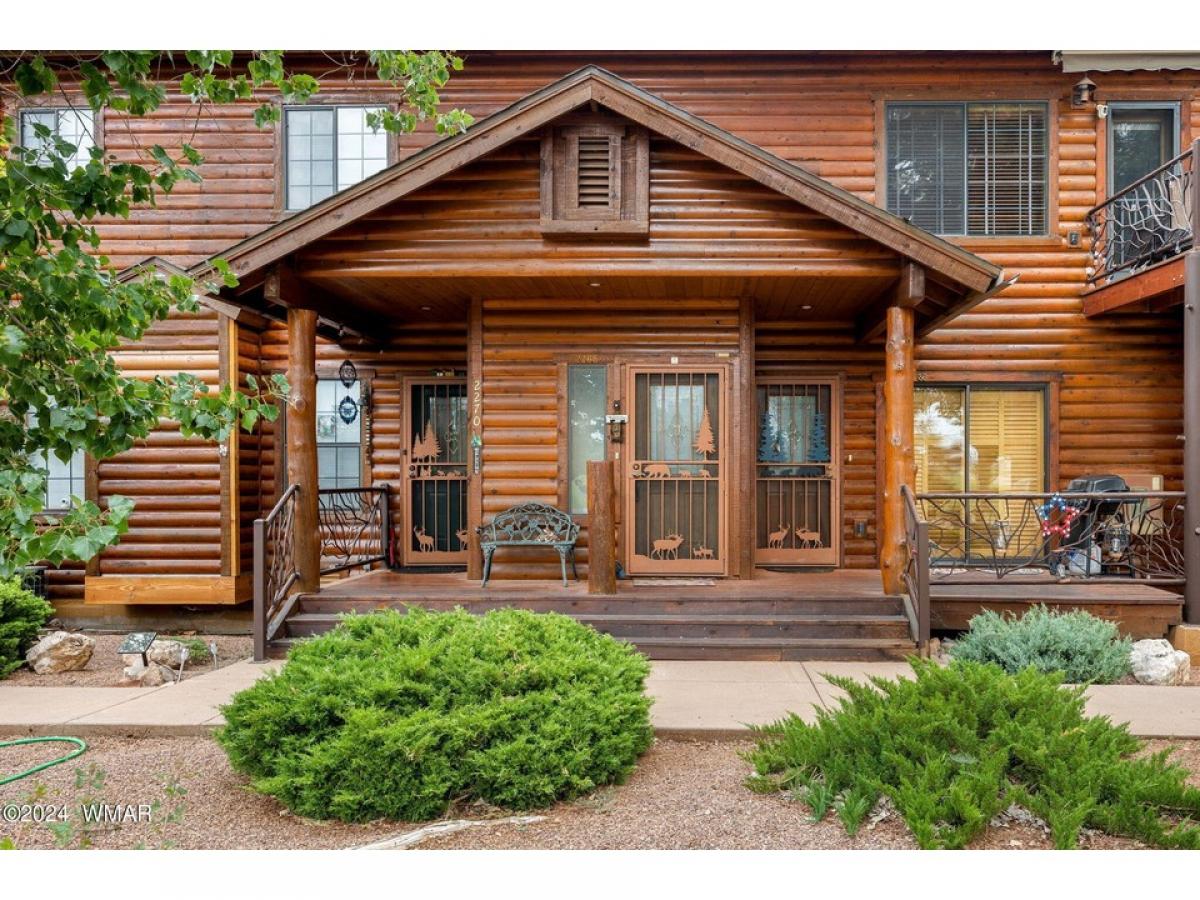 Picture of Home For Sale in Overgaard, Arizona, United States