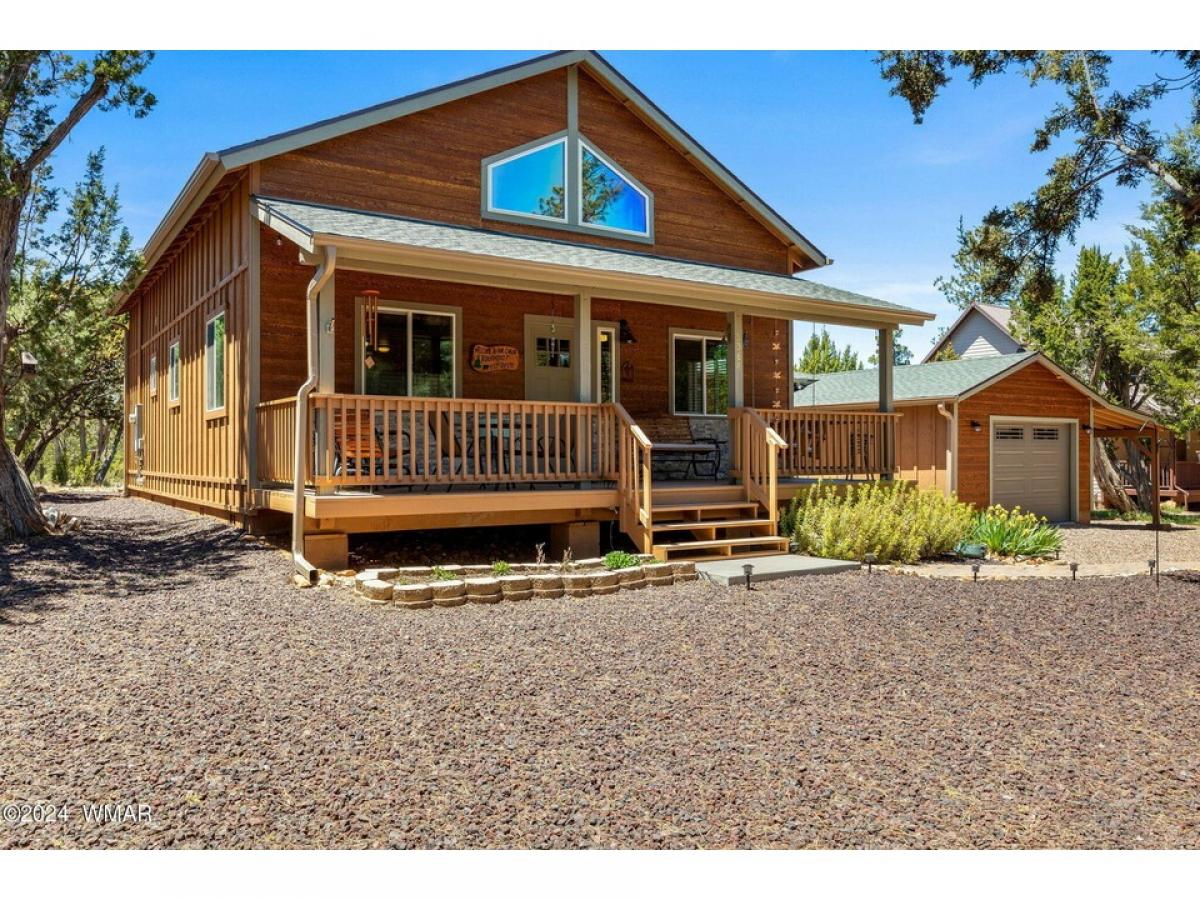 Picture of Home For Sale in Overgaard, Arizona, United States