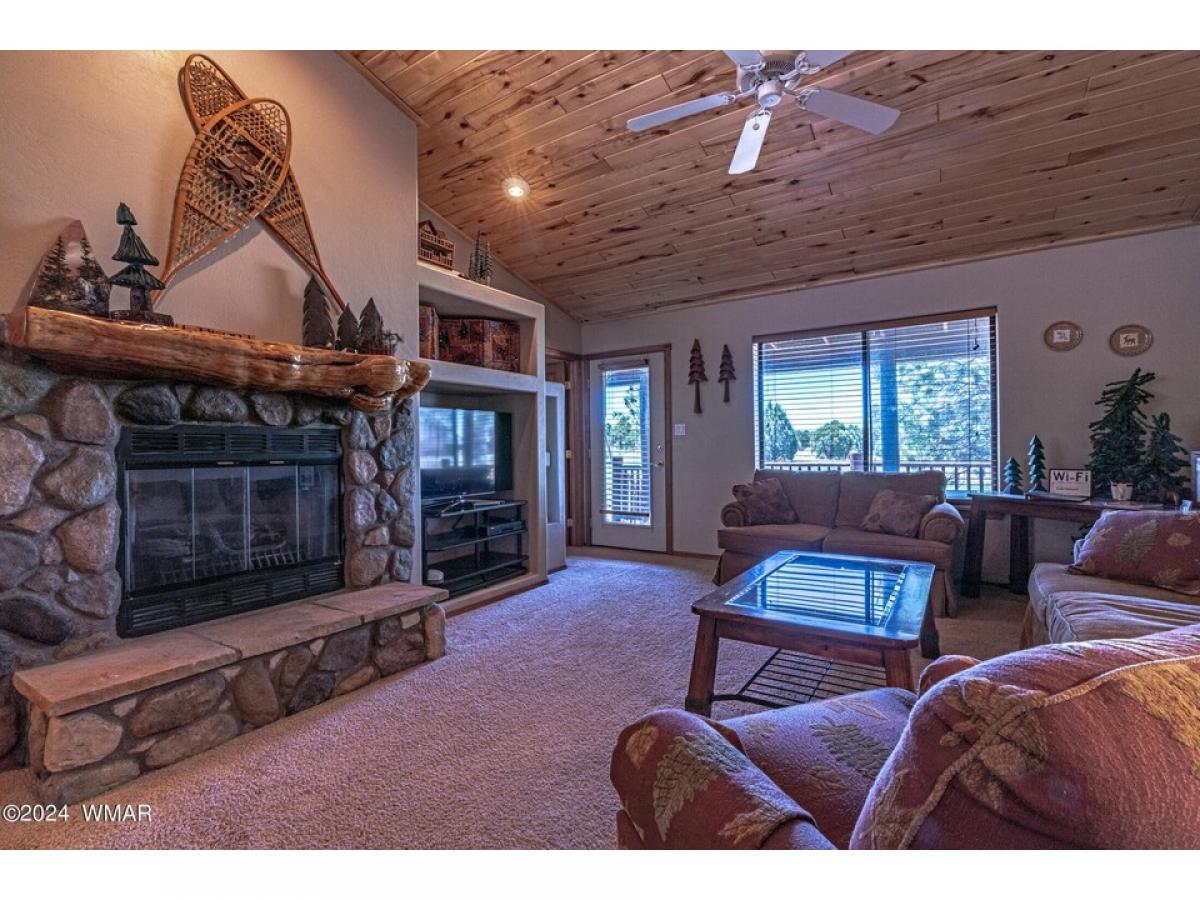 Picture of Home For Sale in Overgaard, Arizona, United States