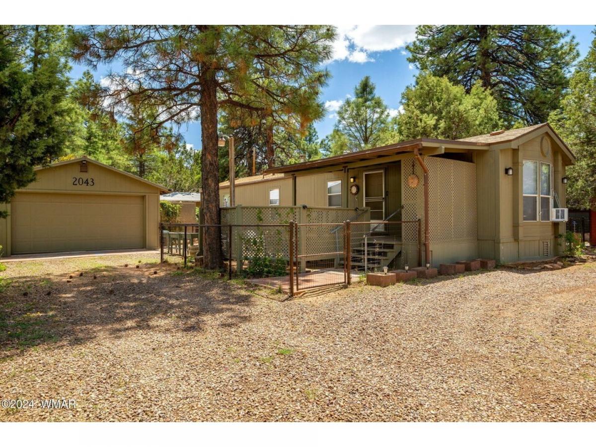Picture of Home For Sale in Overgaard, Arizona, United States