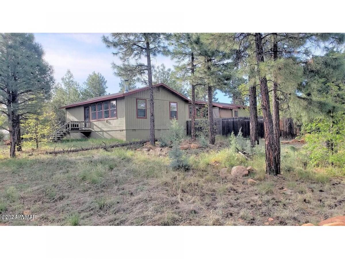 Picture of Home For Sale in Overgaard, Arizona, United States