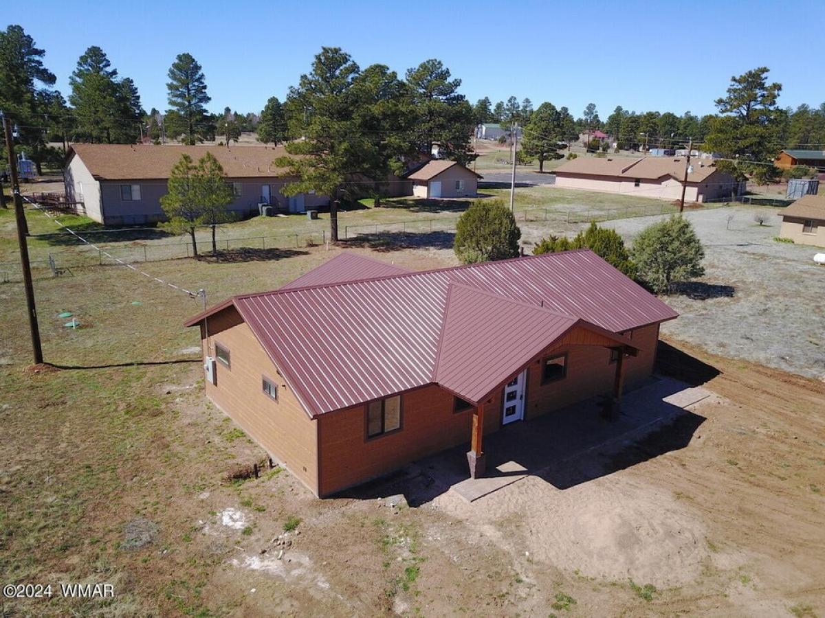 Picture of Home For Sale in Overgaard, Arizona, United States