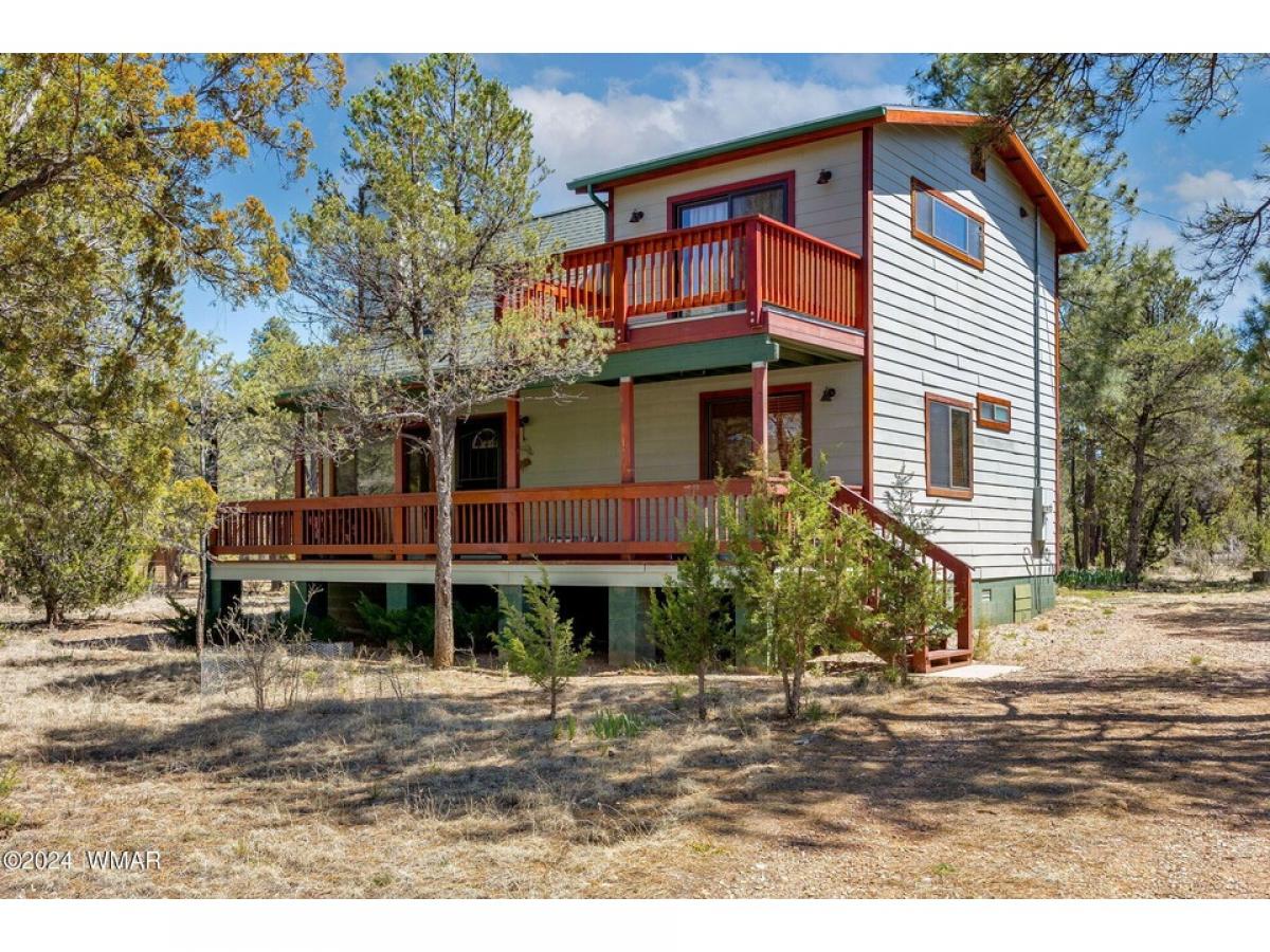 Picture of Home For Sale in Overgaard, Arizona, United States