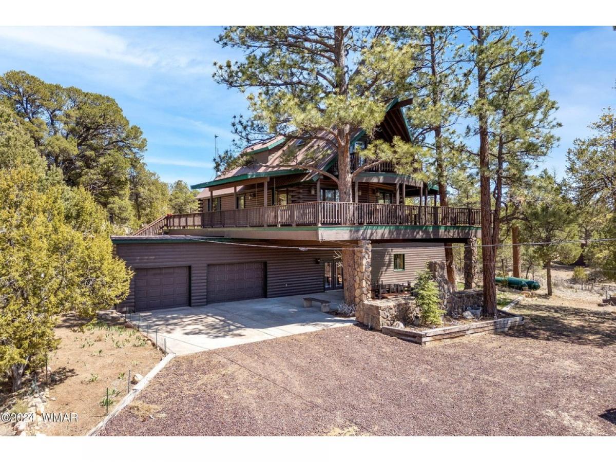 Picture of Home For Sale in Overgaard, Arizona, United States