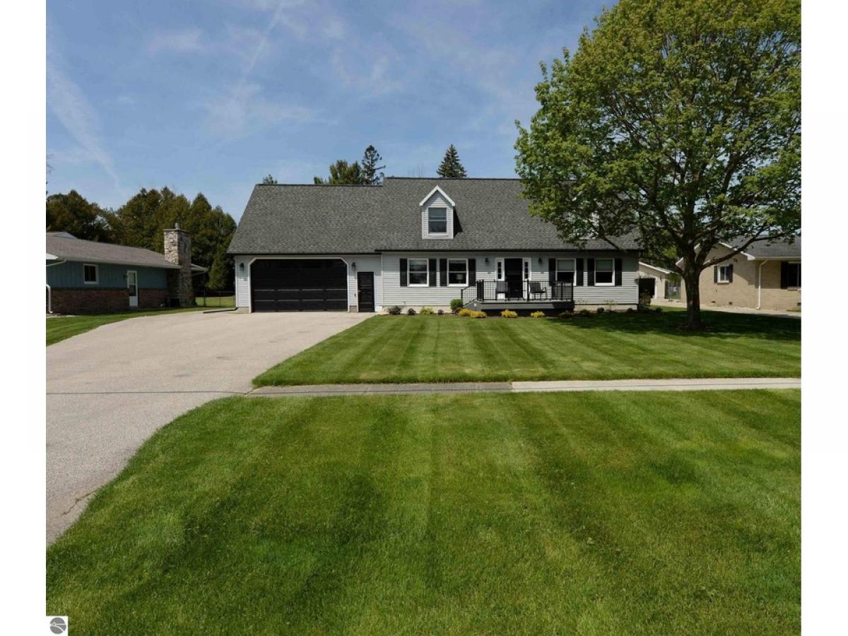 Picture of Home For Sale in Tawas City, Michigan, United States