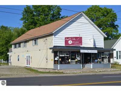 Home For Sale in Houghton Lake, Michigan