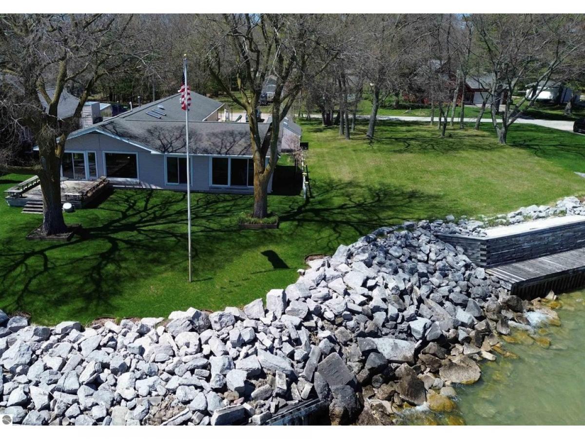 Picture of Home For Sale in East Tawas, Michigan, United States