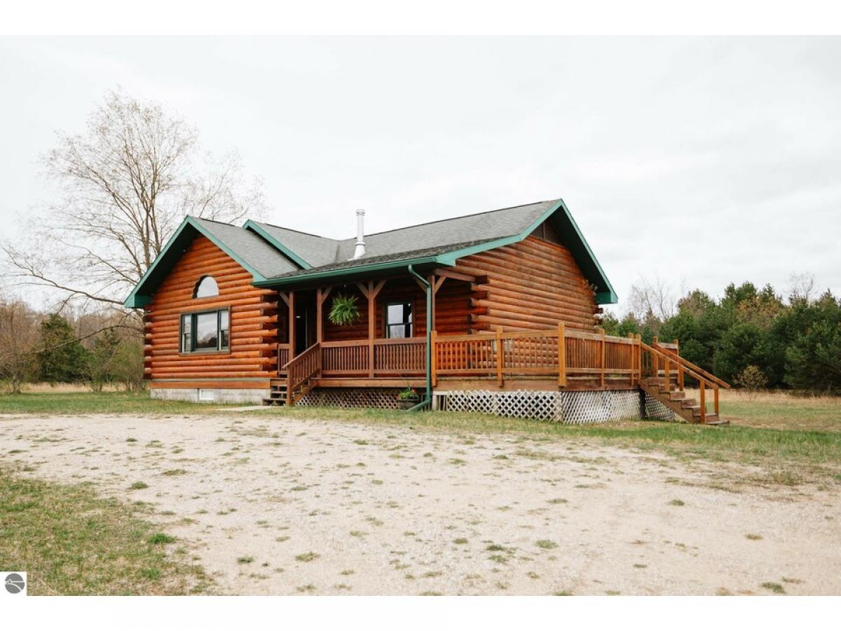 Picture of Home For Sale in Kalkaska, Michigan, United States