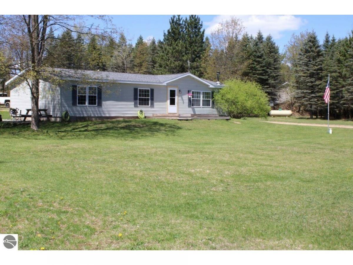 Picture of Home For Sale in Kalkaska, Michigan, United States