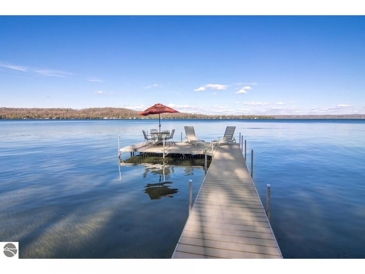 Picture of Home For Sale in Williamsburg, Michigan, United States