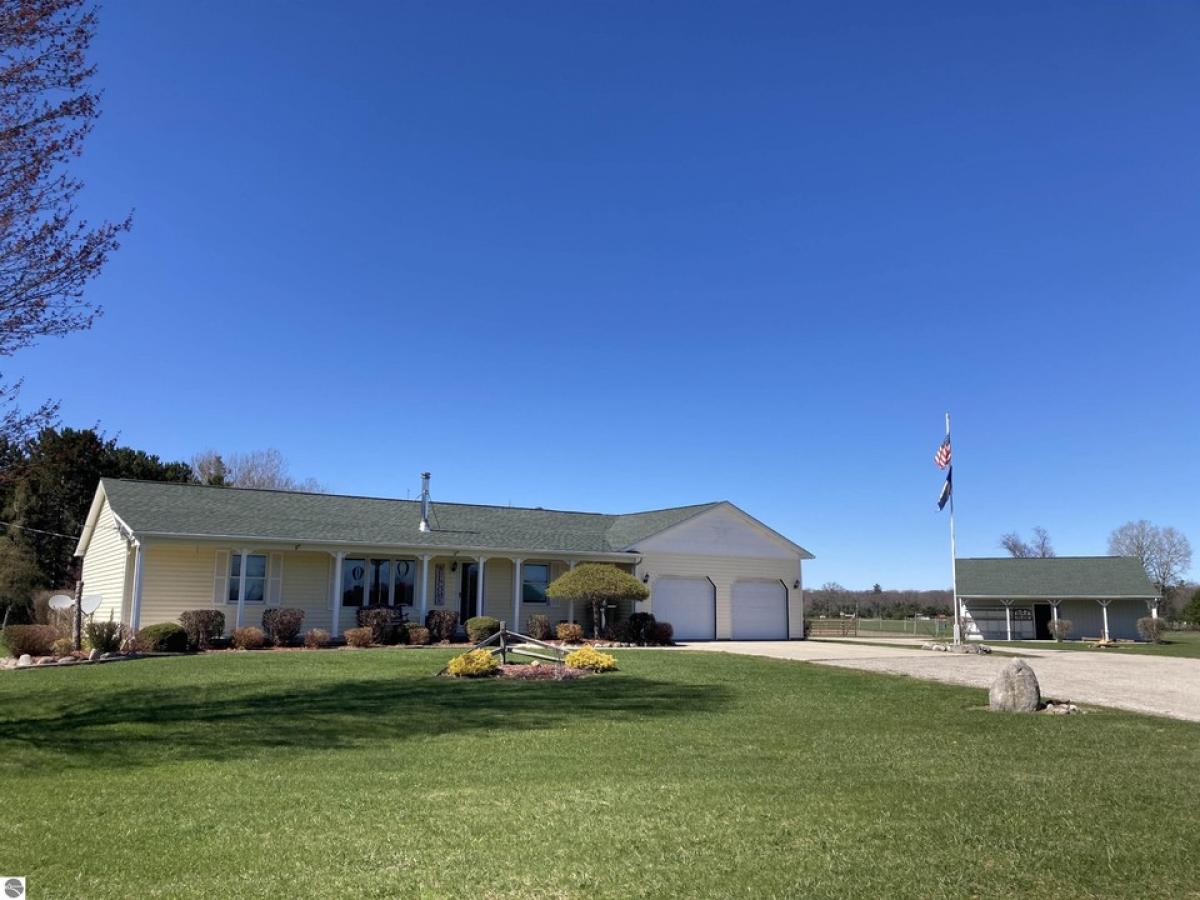 Picture of Home For Sale in West Branch, Michigan, United States