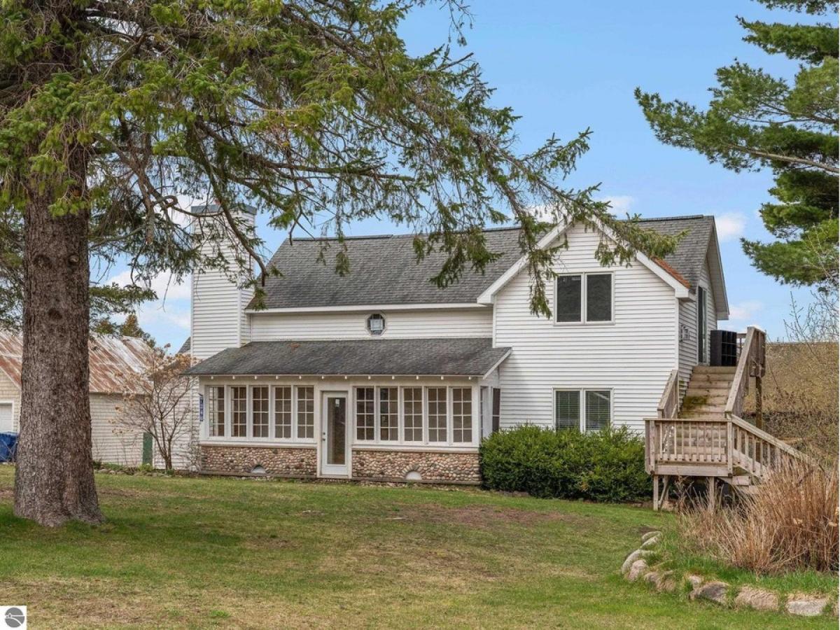 Picture of Home For Sale in Maple City, Michigan, United States