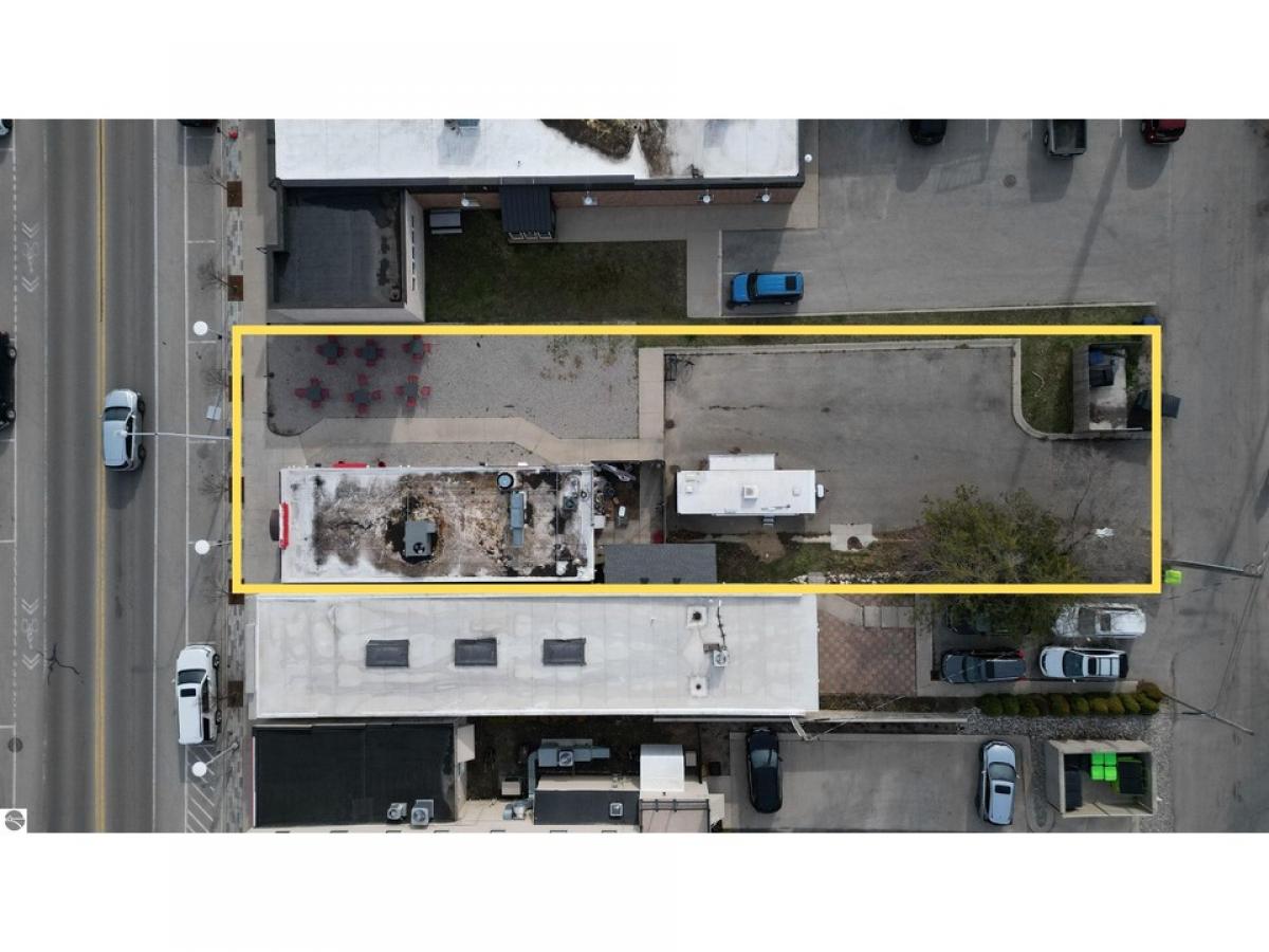 Picture of Home For Sale in Traverse City, Michigan, United States