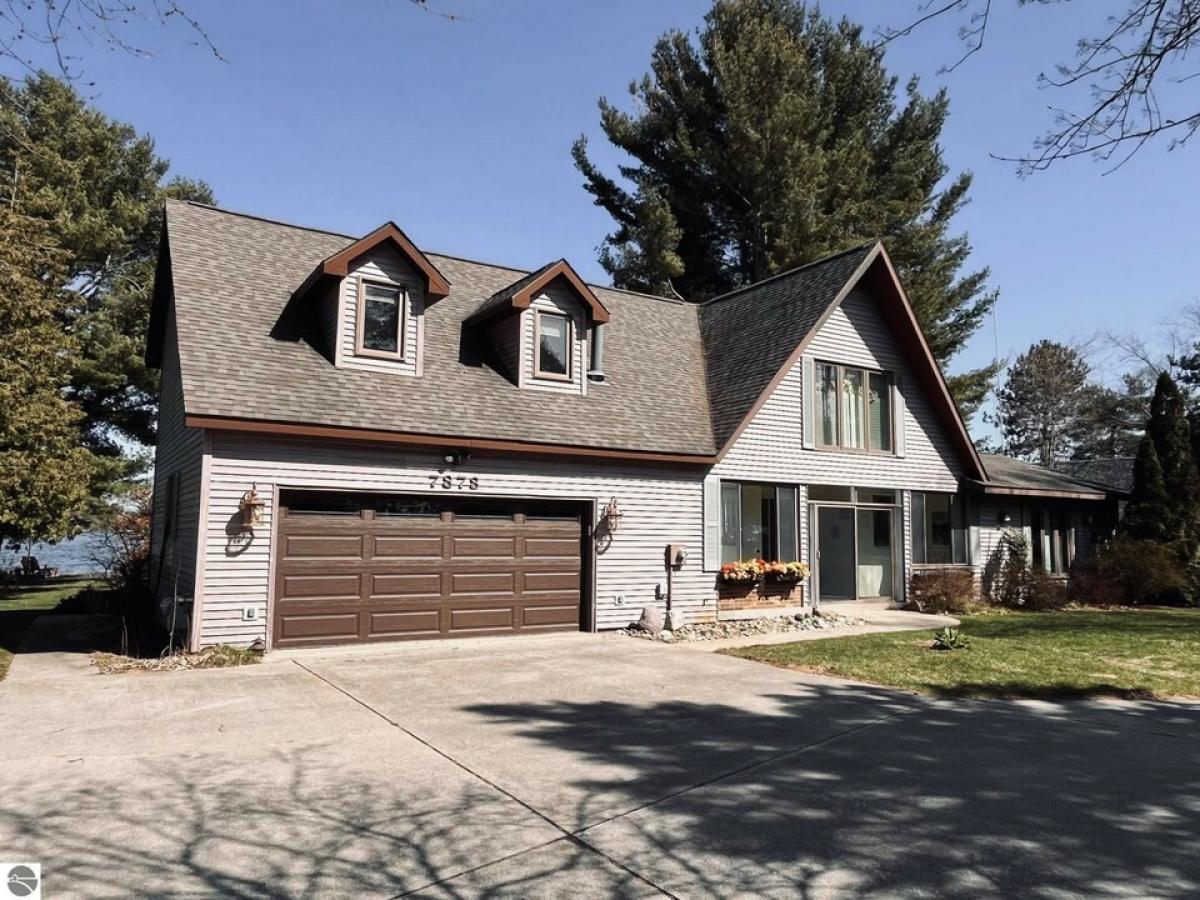 Picture of Home For Sale in Oscoda, Michigan, United States