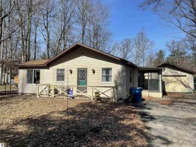 Home For Sale in Houghton Lake, Michigan