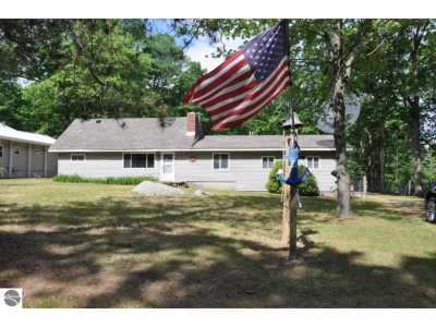 Home For Sale in Houghton Lake, Michigan