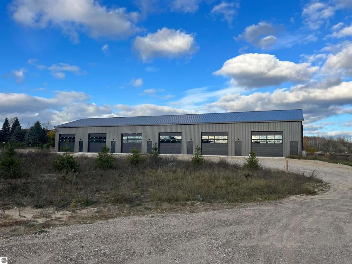 Picture of Home For Sale in Lake Leelanau, Michigan, United States