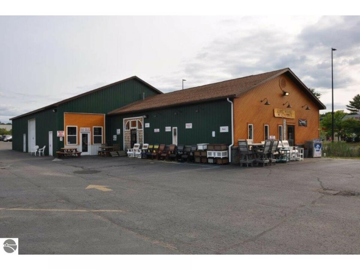 Picture of Home For Sale in Prudenville, Michigan, United States