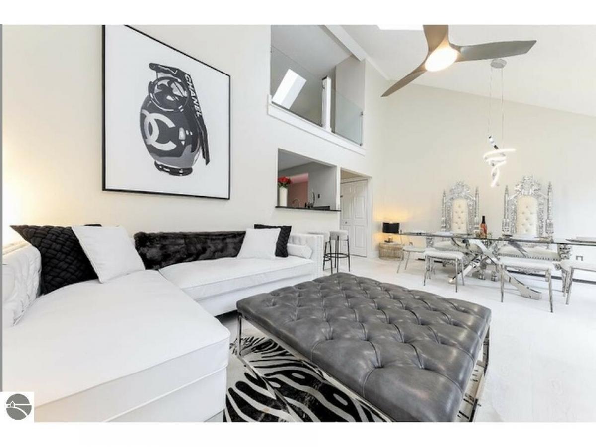 Picture of Home For Sale in Williamsburg, Michigan, United States