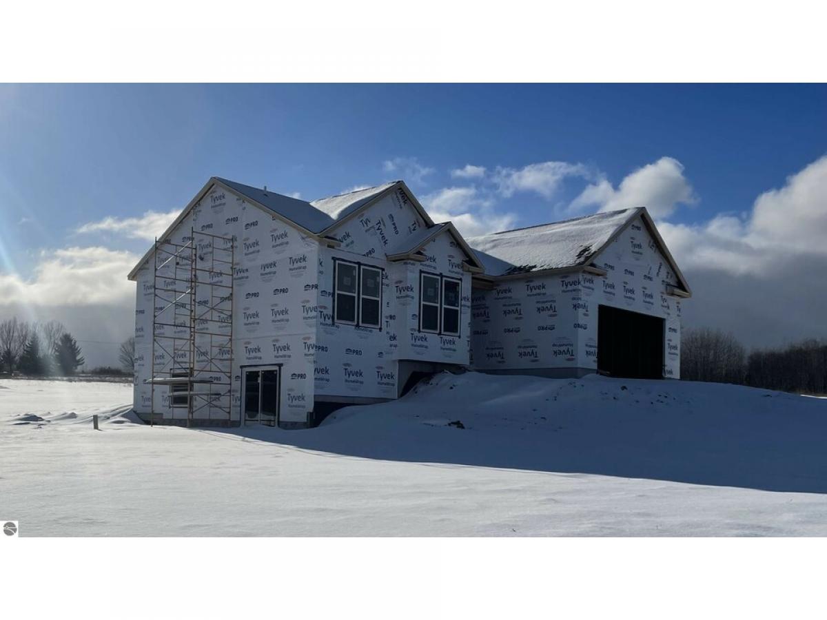 Picture of Home For Sale in Rapid City, Michigan, United States