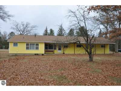 Home For Sale in Prudenville, Michigan