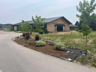 Home For Sale in Lake Leelanau, Michigan