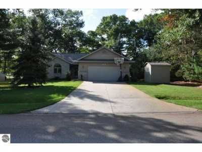 Home For Sale in Prudenville, Michigan