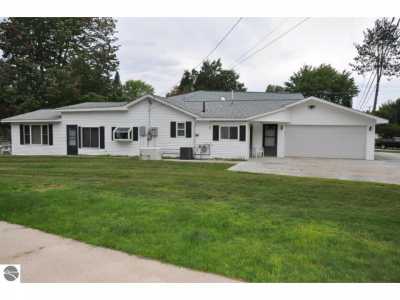 Home For Sale in Prudenville, Michigan