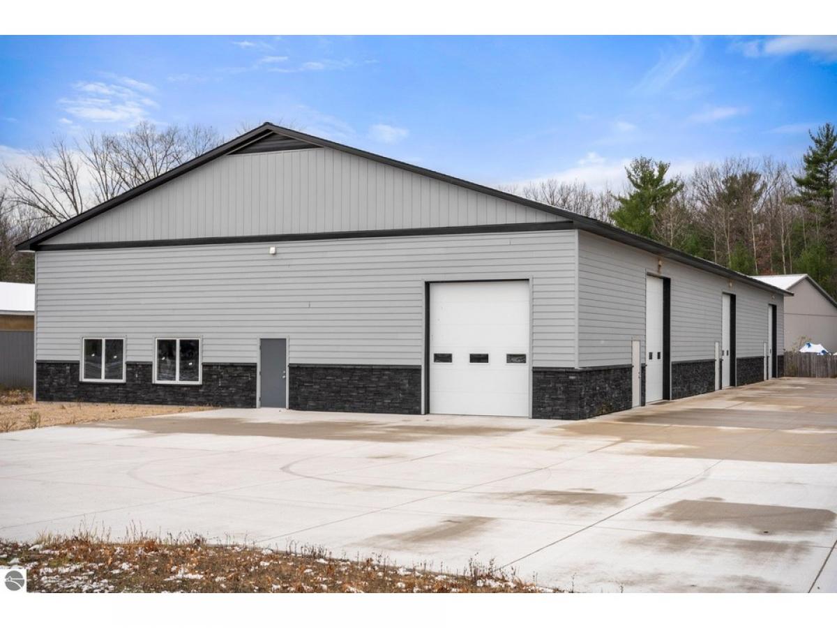 Picture of Home For Sale in Alden, Michigan, United States