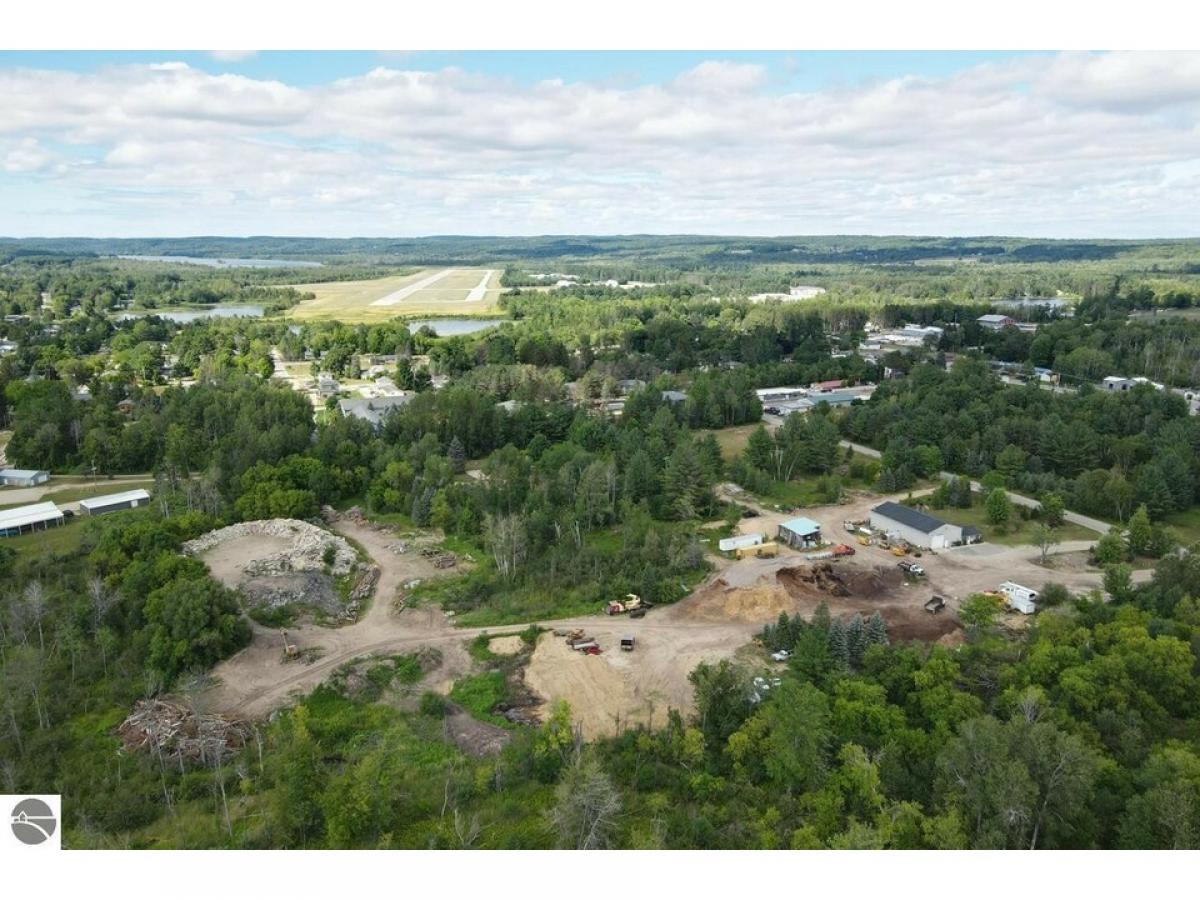 Picture of Home For Sale in Bellaire, Michigan, United States