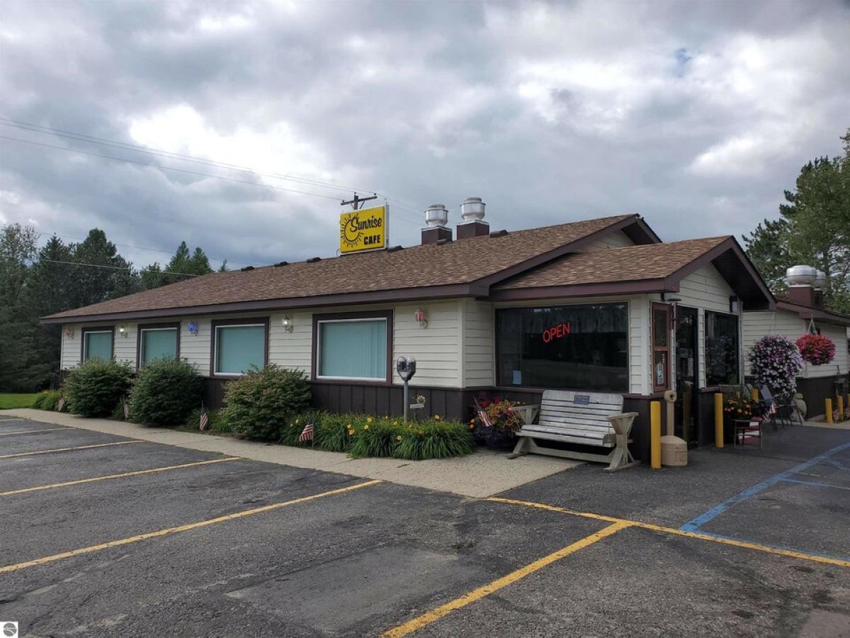 Picture of Home For Sale in Lupton, Michigan, United States