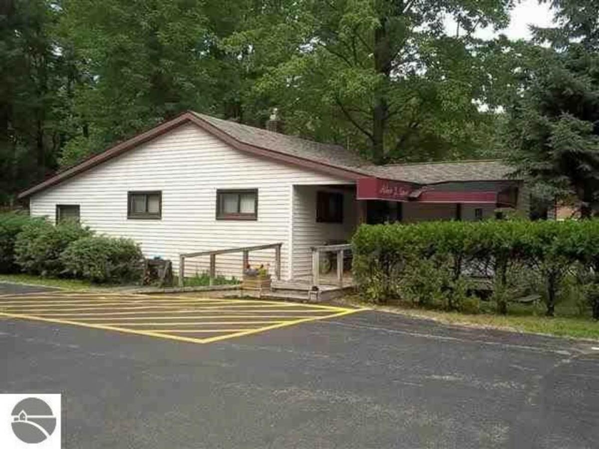 Picture of Home For Sale in Tawas City, Michigan, United States