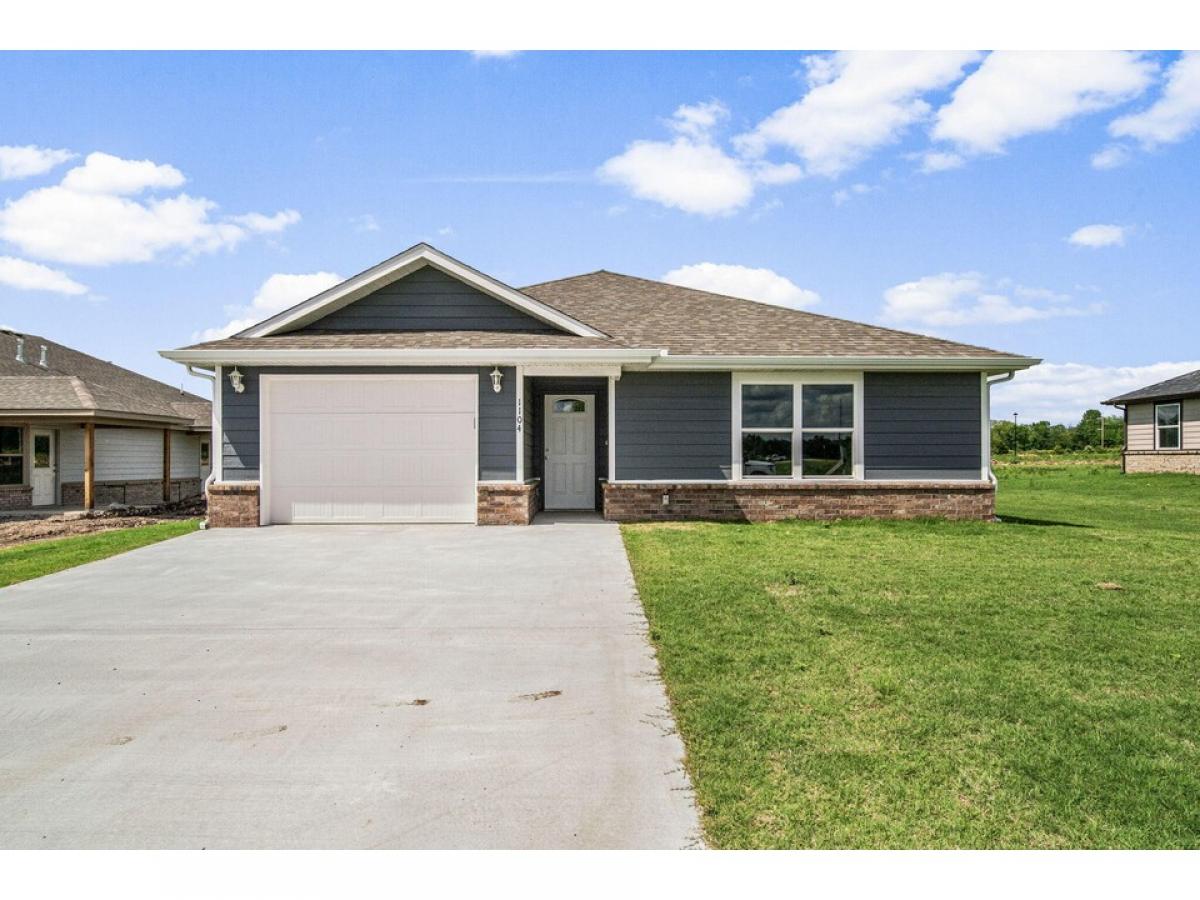 Picture of Home For Sale in Grove, Oklahoma, United States