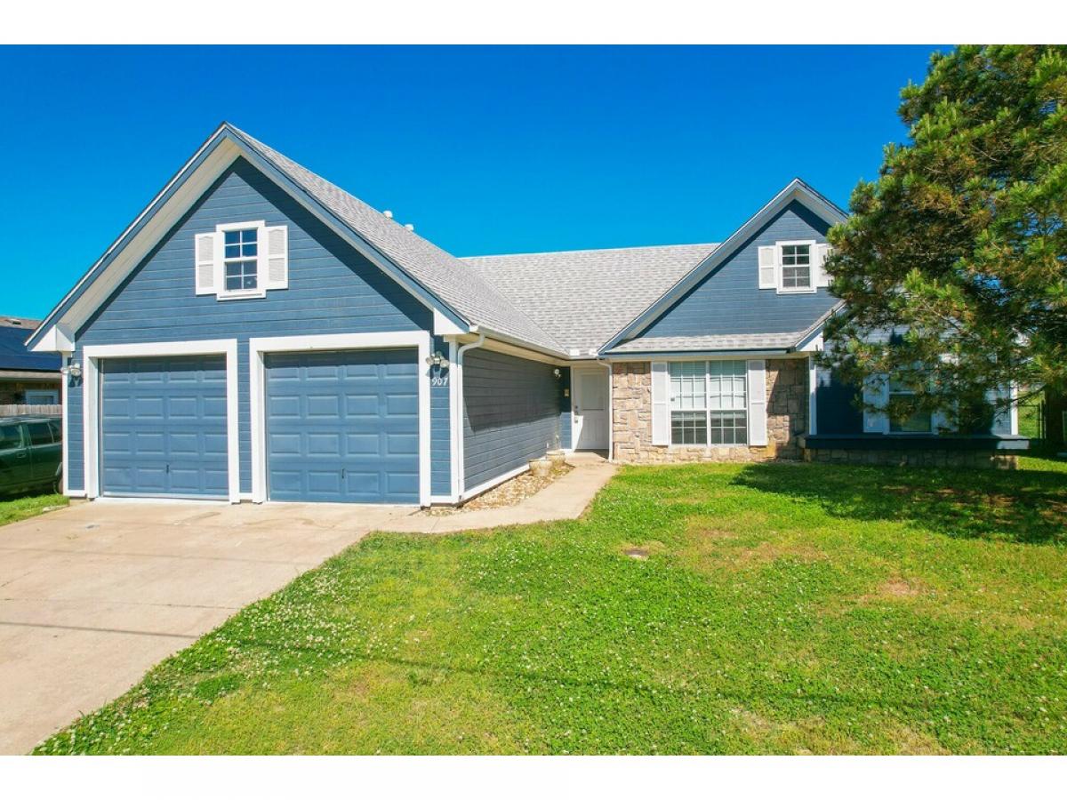 Picture of Home For Sale in Grove, Oklahoma, United States