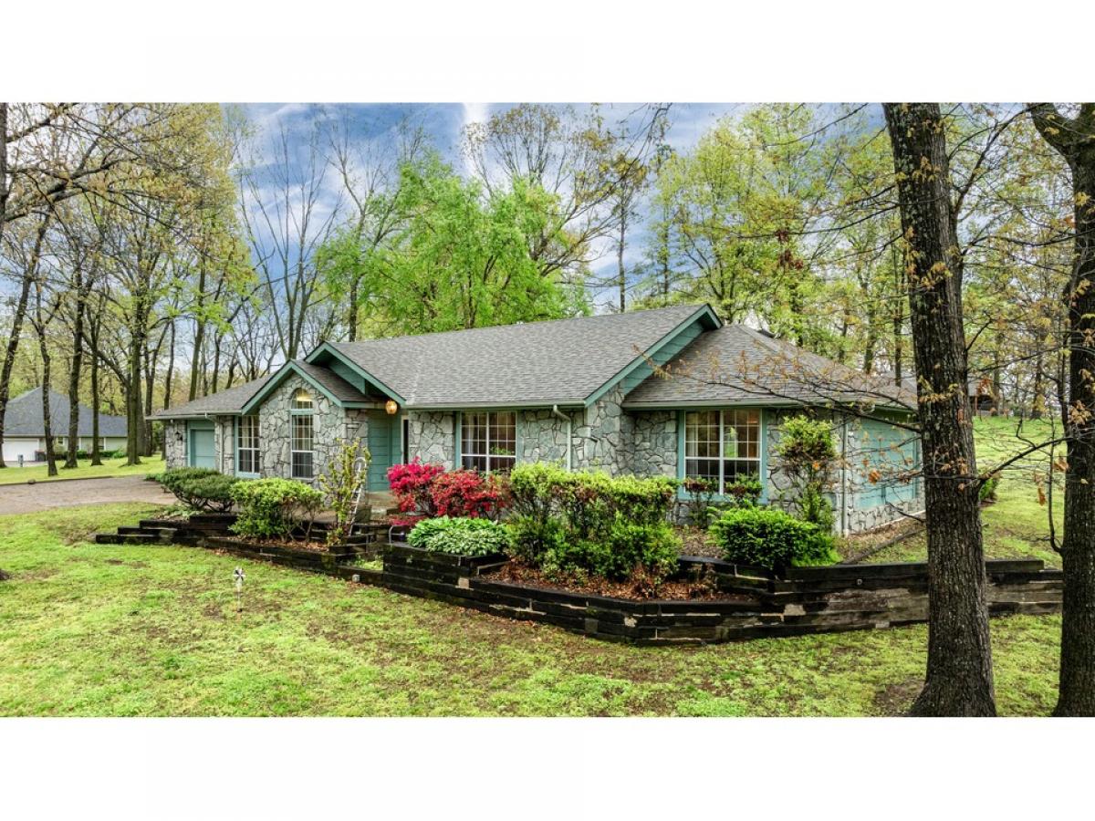 Picture of Home For Sale in Grove, Oklahoma, United States