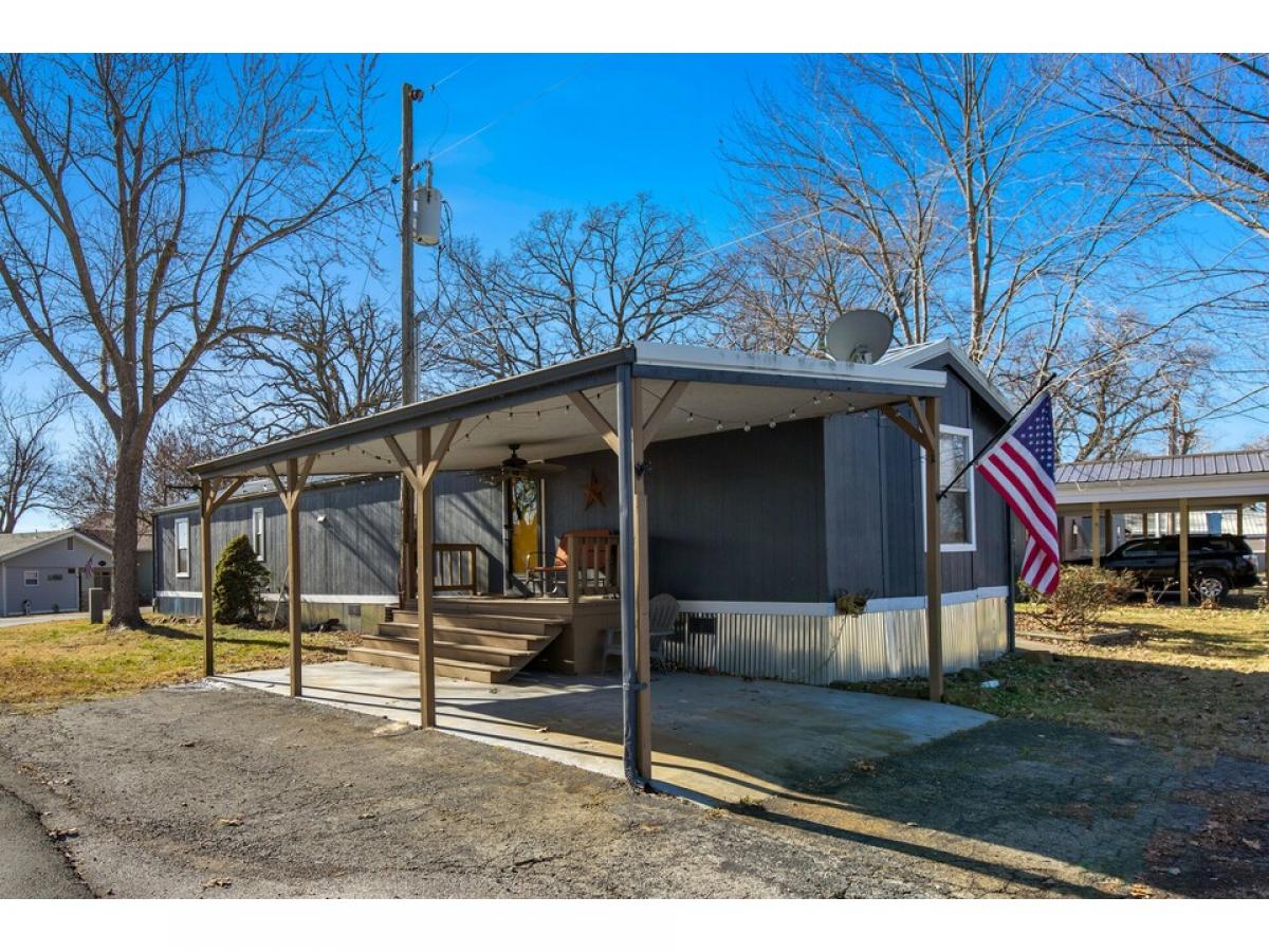 Picture of Home For Sale in Grove, Oklahoma, United States