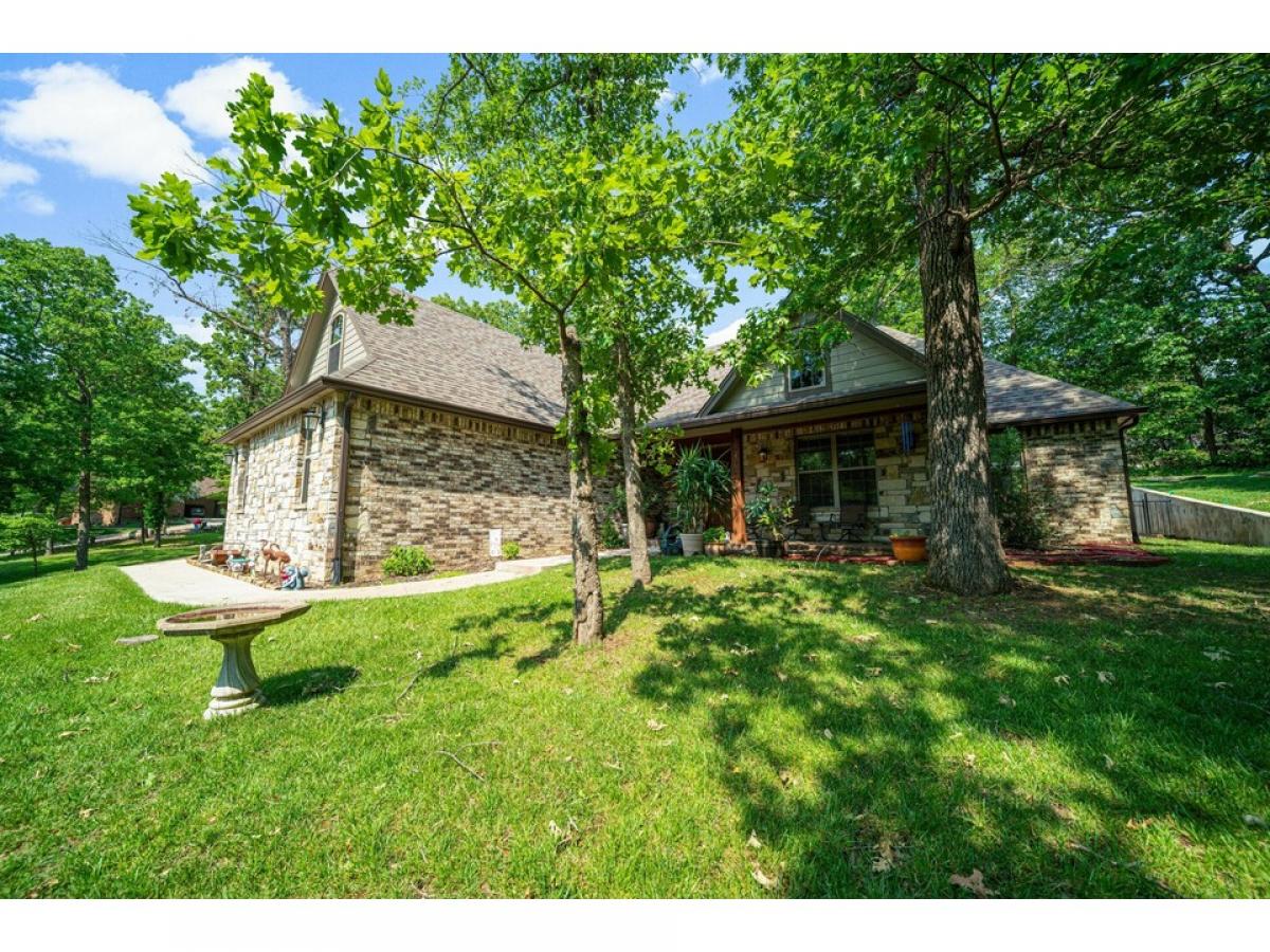 Picture of Home For Sale in Grove, Oklahoma, United States