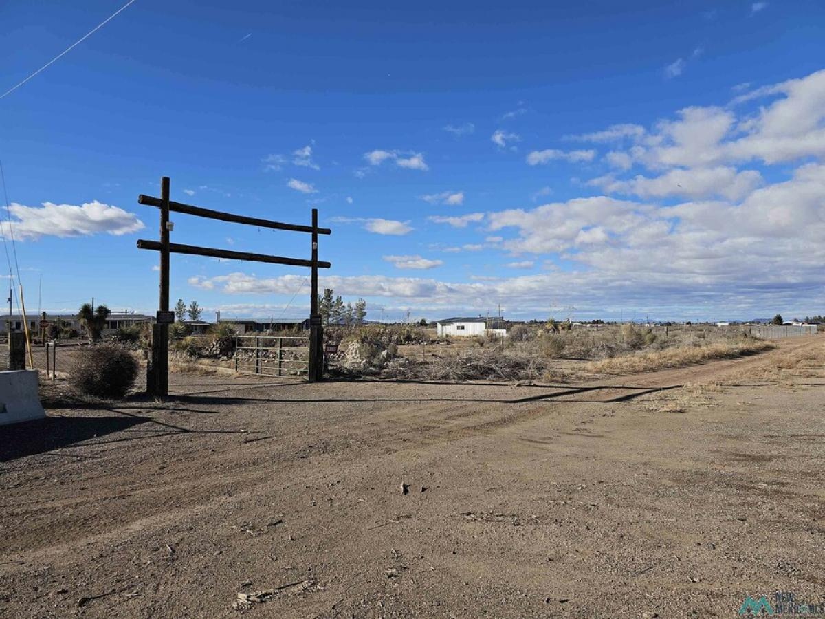 Picture of Home For Sale in Deming, New Mexico, United States