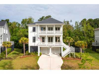 Home For Sale in Mount Pleasant, South Carolina