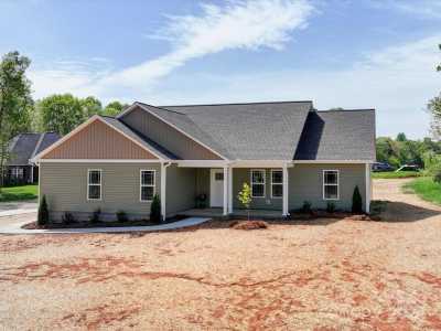 Home For Sale in Statesville, North Carolina