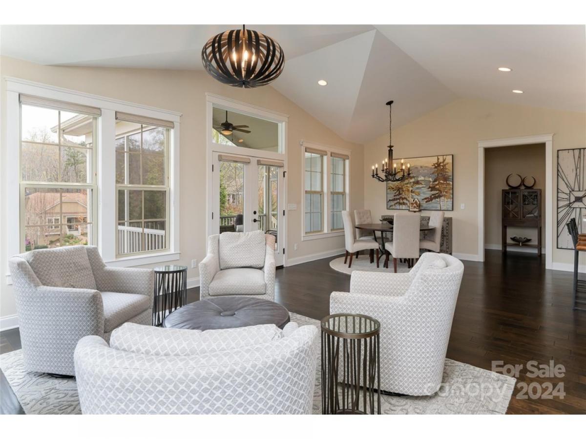 Picture of Home For Sale in Candler, North Carolina, United States