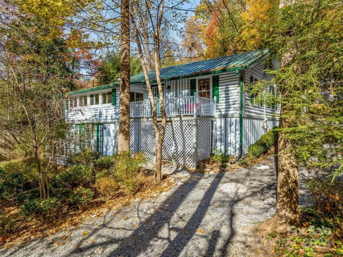 Picture of Home For Sale in Lake Lure, North Carolina, United States