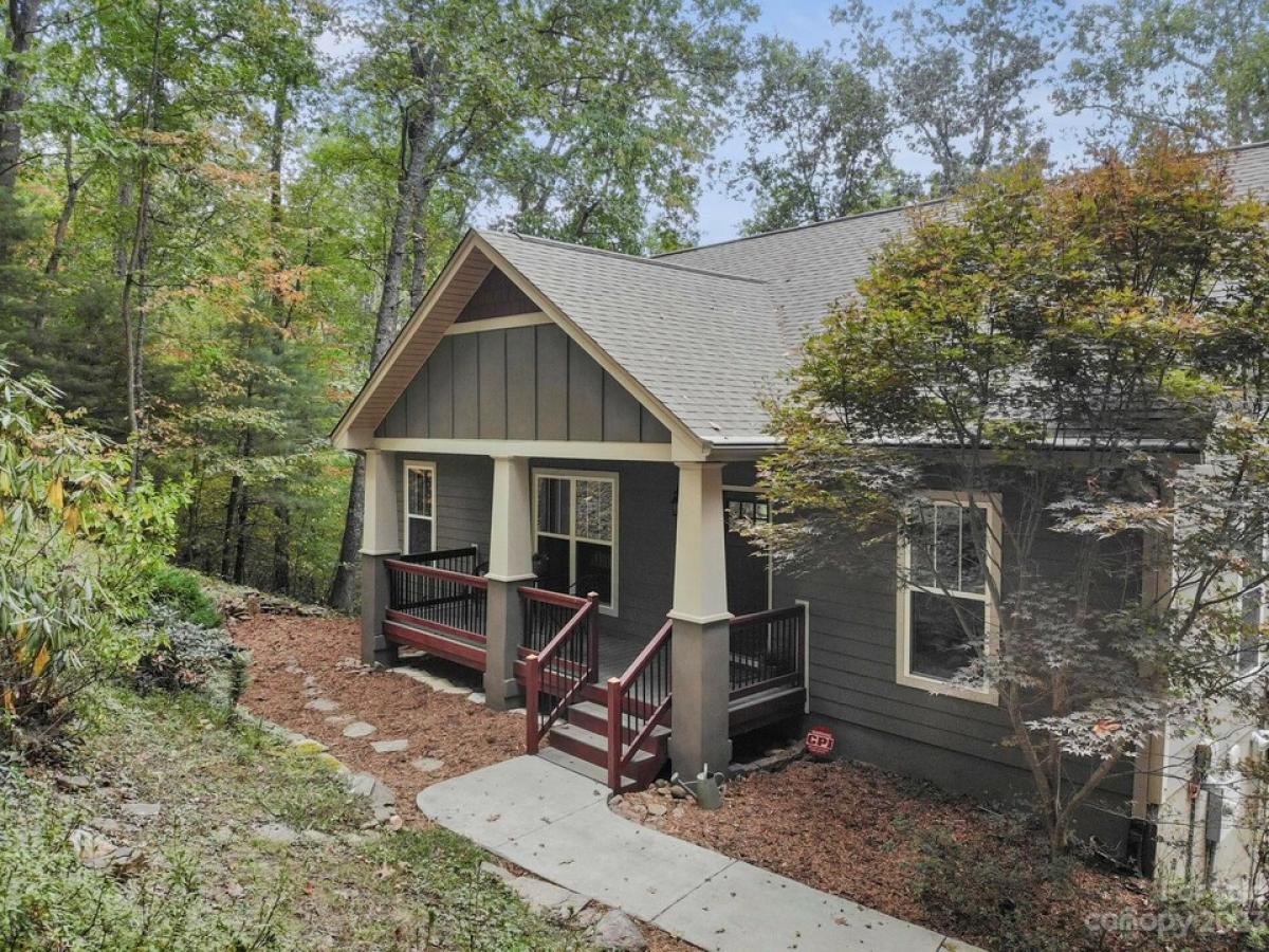 Picture of Home For Sale in Asheville, North Carolina, United States