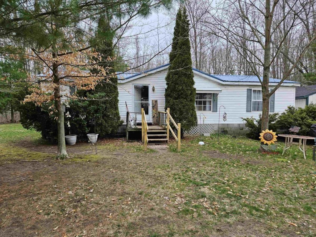 Picture of Home For Sale in Harrison, Michigan, United States