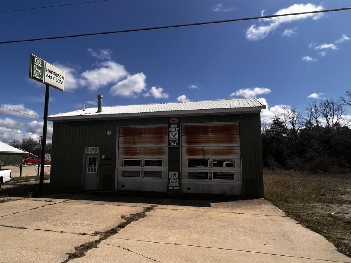 Picture of Home For Sale in Harrison, Michigan, United States