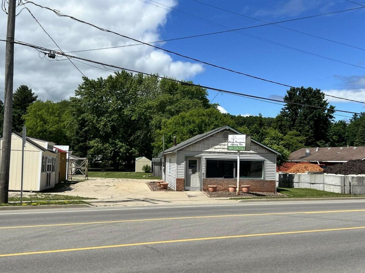 Picture of Home For Sale in Harrison, Michigan, United States